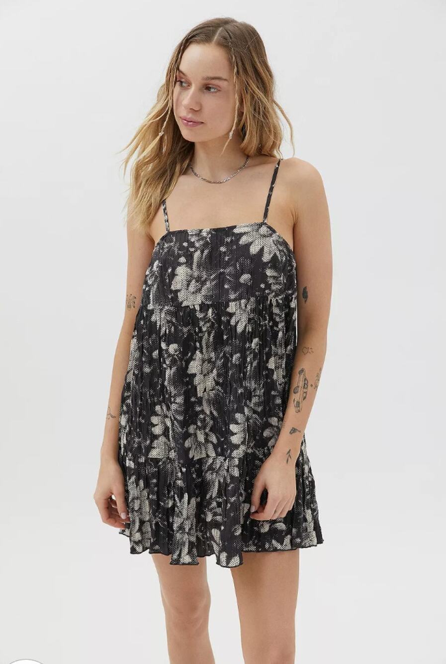 Urban Outfitters Lucia Black Floral Plisse Tiered Mini Babydoll Dress L